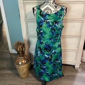 Banana Republic Green Blue floral beautiful Dress size 12Lightweight